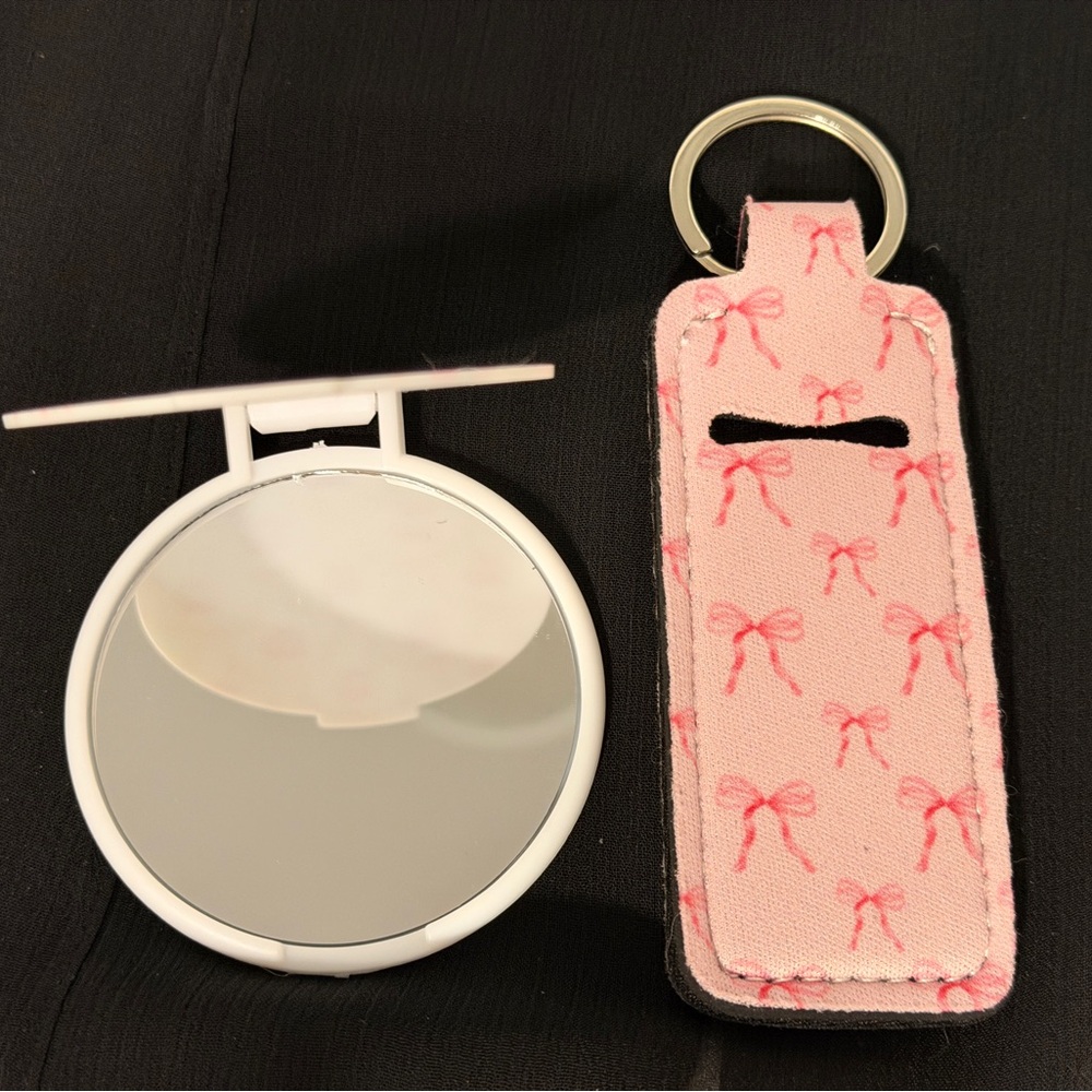Round White Compact Makeup Mirror with Pink Bow and Matching Chapstick Keychain - Picture 3 of 3
